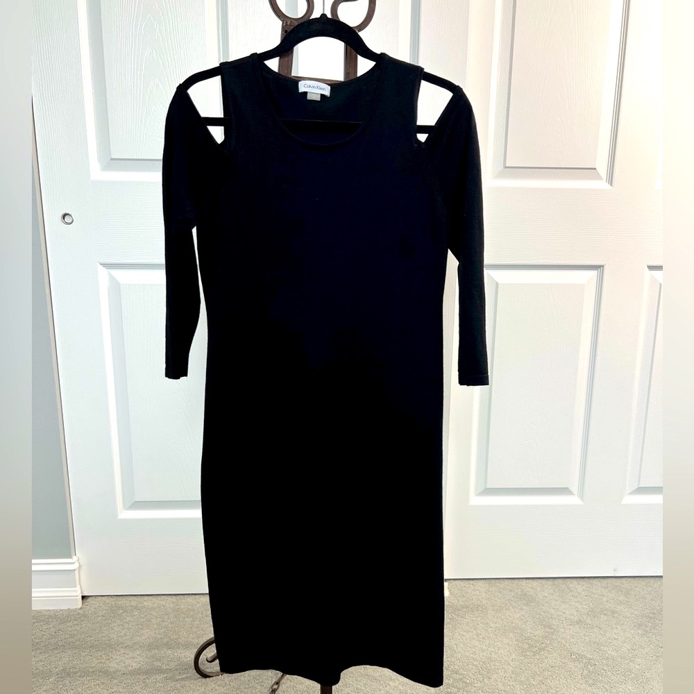 🩷‼️Price reduced‼️🩷Black Calvin Klein knit dress with cold shoulders - Picture 4 of 8